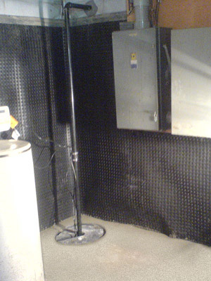 Delta membrane and sump in a basement